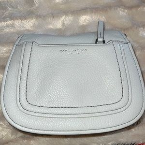 Marc Jacobs Leather crossbody saddle bag in light grey